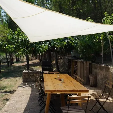 Rustic House In Gualta. 펜션