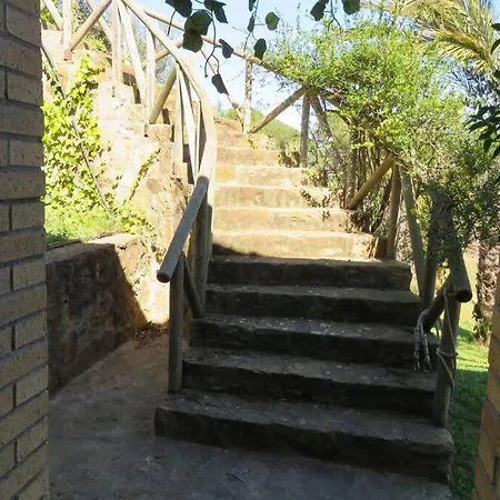 Rustic House In Gualta. 펜션 *