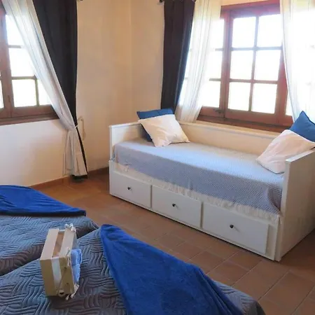Rustic House In Gualta. *